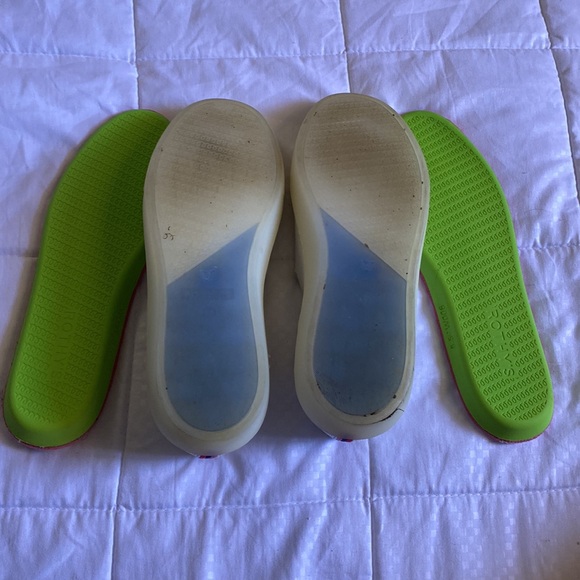 Rothy’s x Evian Limited Edition Slip On Sneakers Womens 8.5 White Made in China - Picture 5 of 15